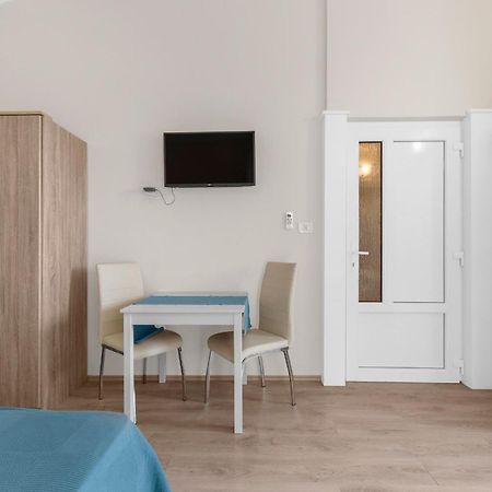 Villa Hope - Apartments With Shared Pool Poreč Cameră foto