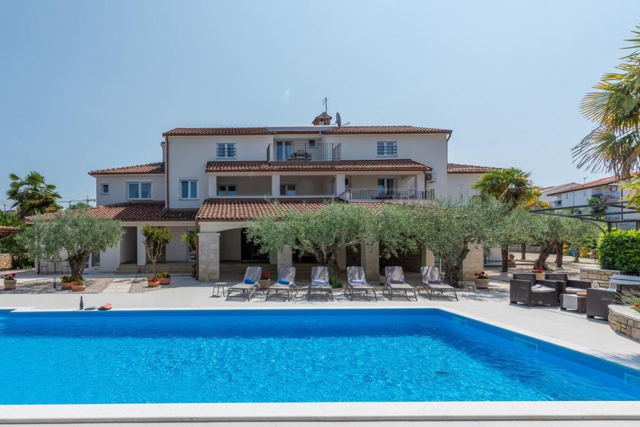 Villa Hope - Apartments With Shared Pool Poreč Exterior foto